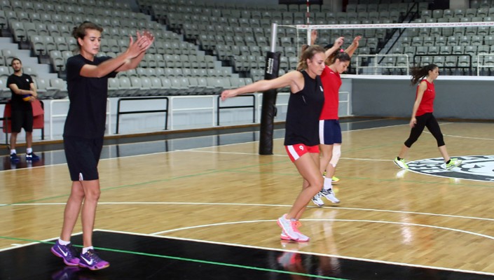 Kadın Voleybol Takımımız Yeni Sezon Hazırlıklarını Sürdürüyor