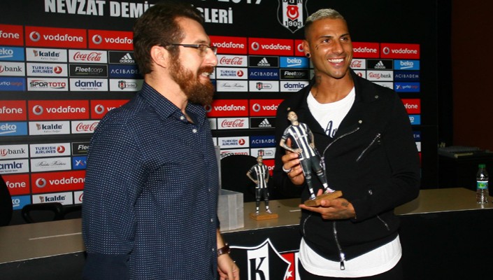 Ricardo Quaresma’ya Kendisinin 3D Figürü Hediye Edildi	