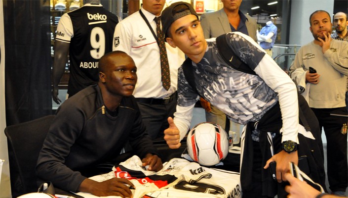 Vincent Aboubakar Vodafone Arena Kartal Yuvası Mağazamızı Ziyaret Etti