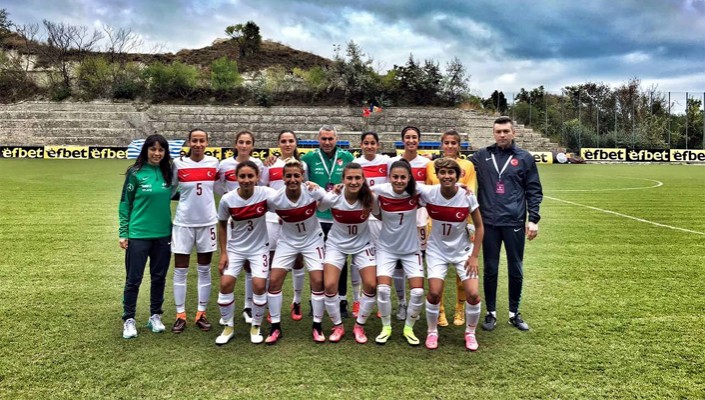 Kadın Futbolcularımız U-19 Milli Takımı Zafere Taşıdı