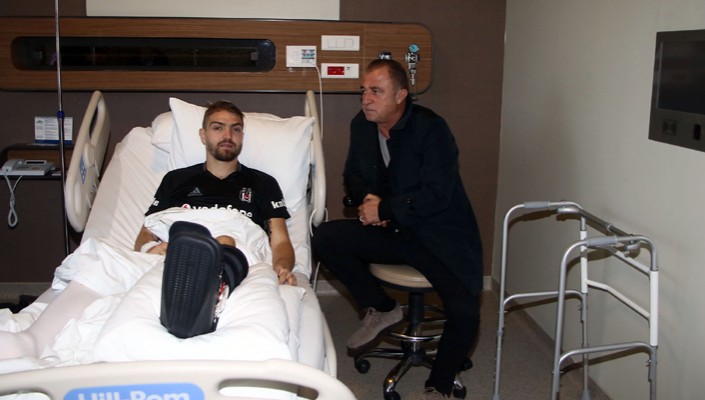 Türkiye Futbol Direktörü Fatih Terim, Caner Erkin’i Ziyaret Etti