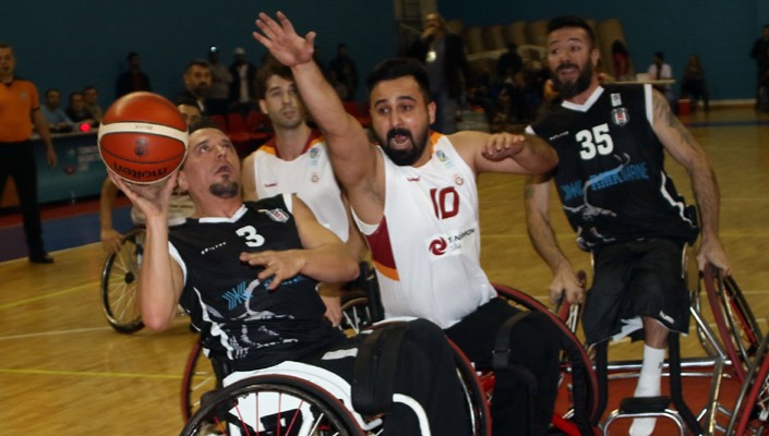 Galatasaray:44 Beşiktaş RMK Marine:53