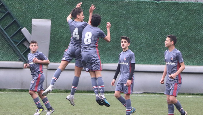 Beşiktaş:4 İstanbulspor:1 (U-14)