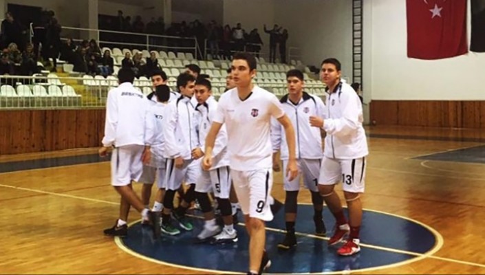 U-16 Erkek Basketbol Takımımız Avantaj Yakaladı