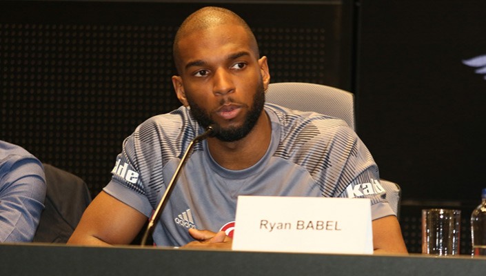 Ryan Babel: ‘Vodafone Geleceğin Kara Kartalı projesi çok faydalı olacak’