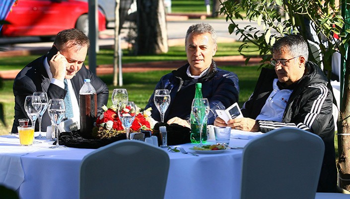 Başkanımız Fikret Orman ve Futbol Takımımız, Basın Mensuplarıyla Barbeküde Bir Araya Geldi