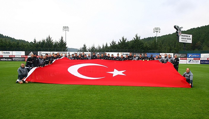 Futbol Takımımızdan 29 Ekim Cumhuriyet Bayramı Kutlaması