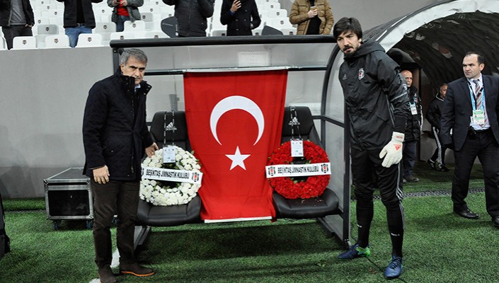 Teknik Direktörümüz Şenol Güneş ve Kaptanımız Tolga Zengin, Şehitlerimizi Andı