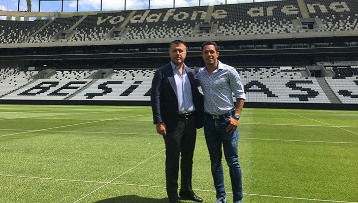 Adriano Correia, İmzayı Attıktan Sonra Vodafone Arena’yı Gezdi
