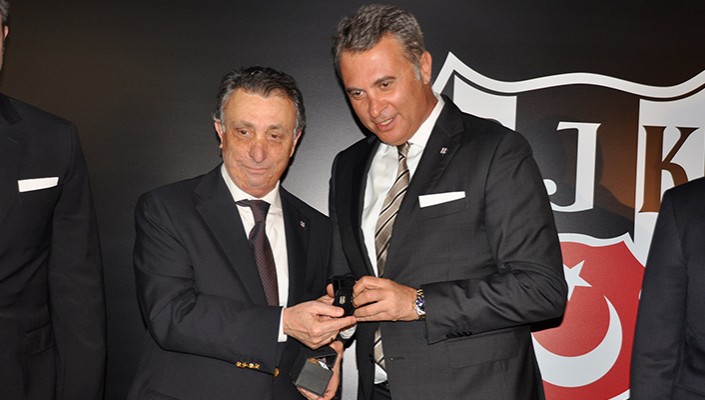 Başkanımız Fikret Orman, Divan Kurulumuzun Yeni Üyelerine Rozetlerini Takdim Etti