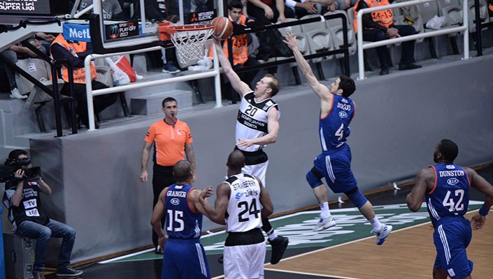 Beşiktaş Sompo Japan:90 Anadolu Efes:71