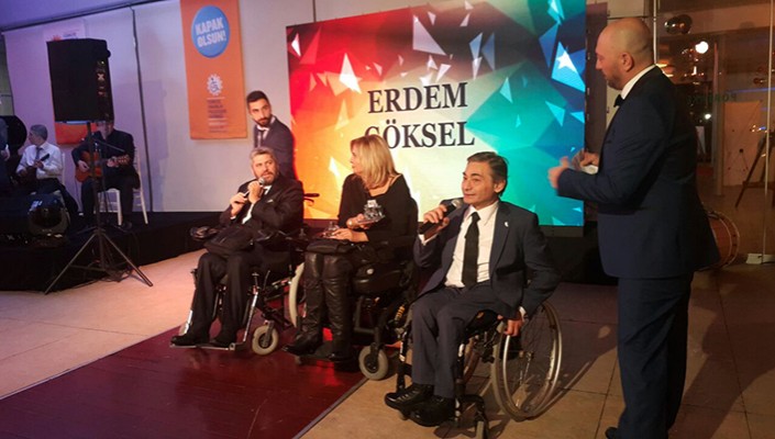 Beşiktaş RMK Marine Takımımızın Genel Menajeri Erdem Göksel’e Omurilik Felçlileri Derneği’nden Ödül
