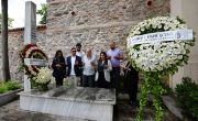 Ahmet Şerafettin Bey'i (Şeref Bey) Kabri Başında Andık