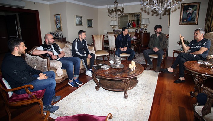 Futbolcularımızdan Teknik Direktörümüz Şenol Güneş’e Geçmiş Olsun Ziyareti