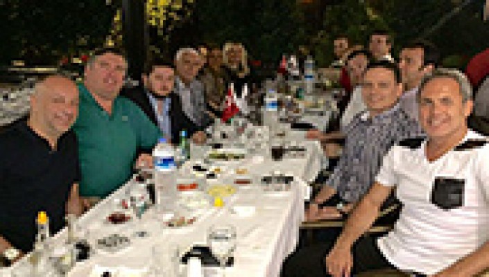 Siyah-Beyaz Beşiktaşlılar Derneği Üyeleri İftarda Bir Araya Geldi