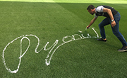 Gökhan Gönül signs his name on Vodafone Arena’s pitch