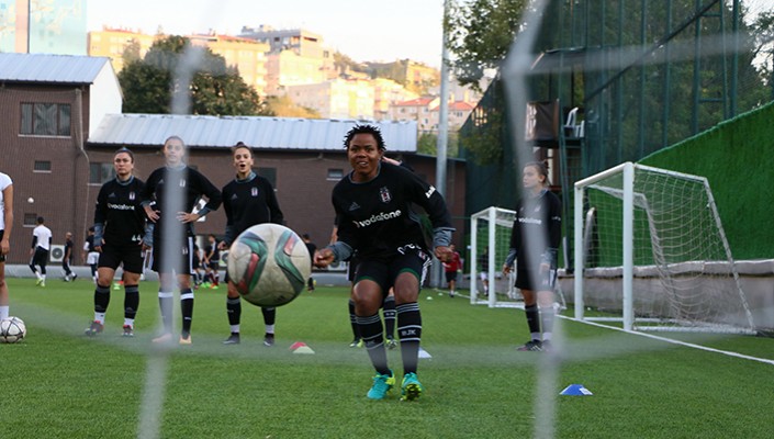 Kadın Futbol Takımımız Ligde İlk Maçına Çıkıyor