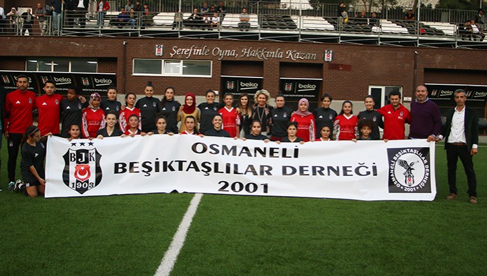 Kadın Futbol Takımımız, Bilecik Osmaneli’den Gelen Öğrencilerle Antrenman Yaptı