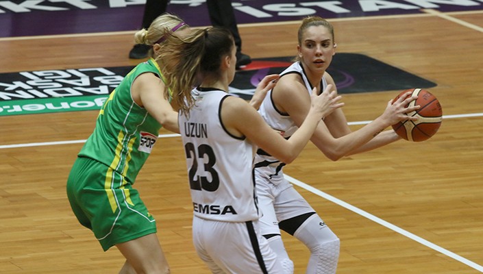 Beşiktaş:74 İstanbul Üniversitesi:63