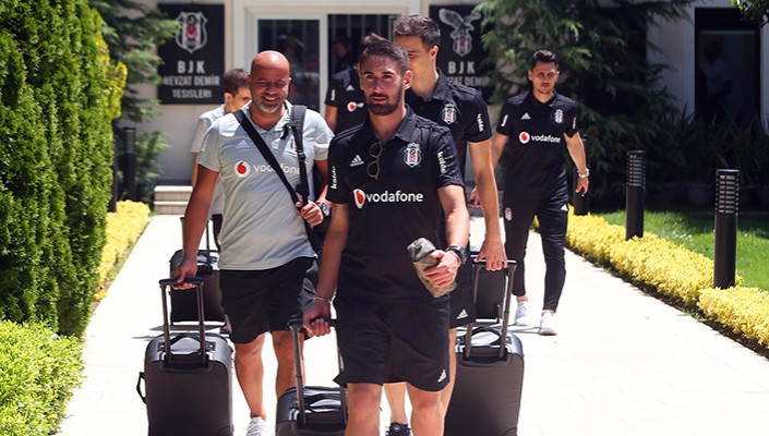 Futbol Takımımız Yurt Dışı Hazırlık Kampı İçin Slovakya’ya Gitti