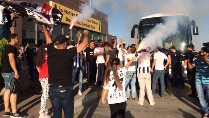 Futbol Takımımıza Gaziantep’te Coşkulu Karşılama