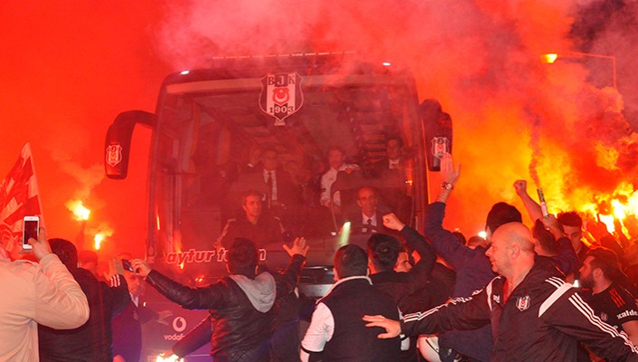 Taraftarlarımız, Futbol Takımımıza Ümraniye’de Moral Verdi