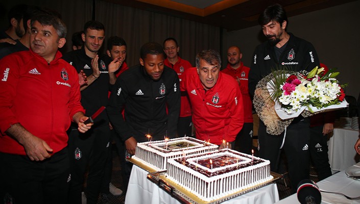 Teknik Direktörümüz Şenol Güneş'in Öğretmenler Günü İle Jeremain Lens'in Doğum Günü Kutlandı