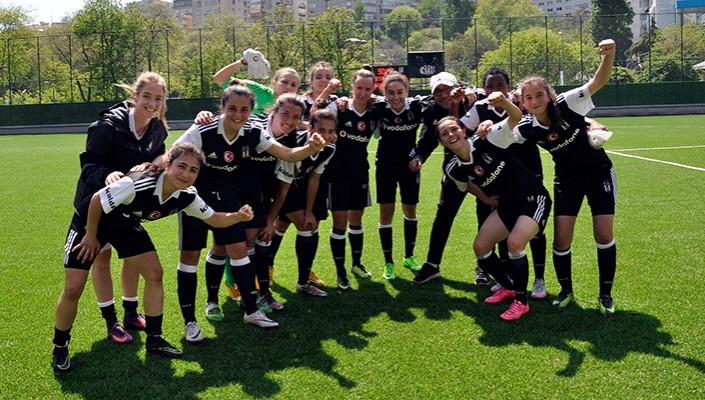 Kadın Futbolcularımıza Milli Davet