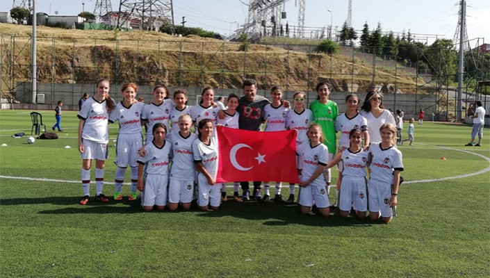 Minik Kız Futbol Takımımız Grubunu Lider Tamamladı ve 19 Mayıs’ı Kutladı