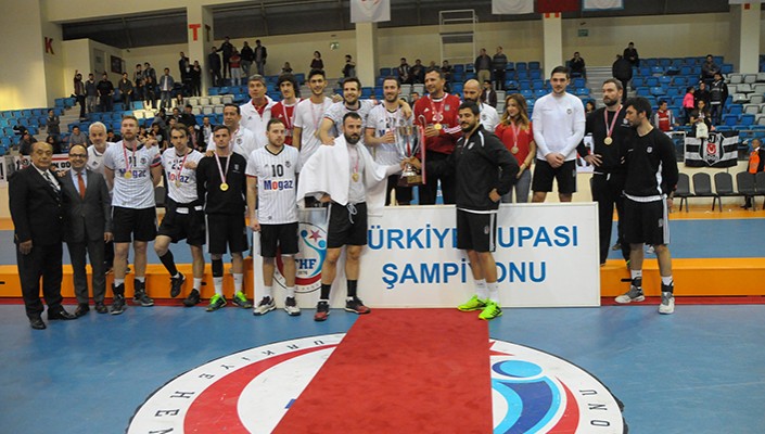 Şampiyon Beşiktaş Mogaz Törenle Kupasını Aldı