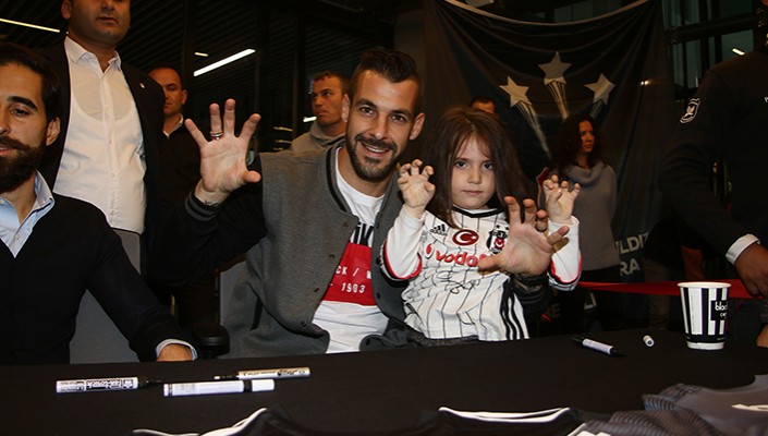 Alvaro Negredo, Vodafone Park Kartal Yuvası’nda Taraftarlarımızla Bir Araya Geldi