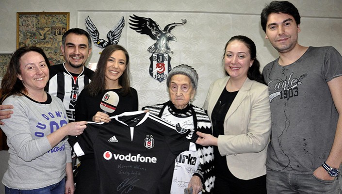 BJK TV, Vodafone Arena’yı Ziyaret Eden Meryem Nine’ye Konuk Oldu