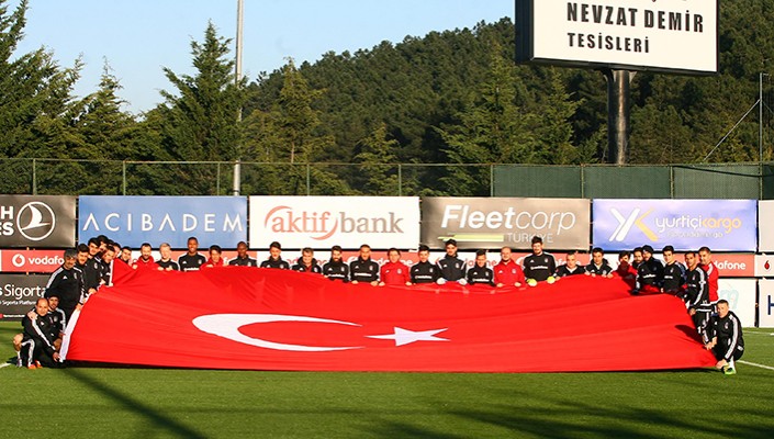 Futbol Takımımız, Çanakkale Zaferi Şehitlerimiz ve Gazilerimiz için Anma Töreni Yaptı