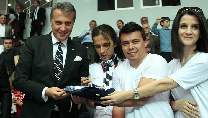Başkanımız Fikret Orman Başkent Otizm Spor Kulübü Üyeleriyle BJK Akatlar Arena’da Bir Araya Geldi