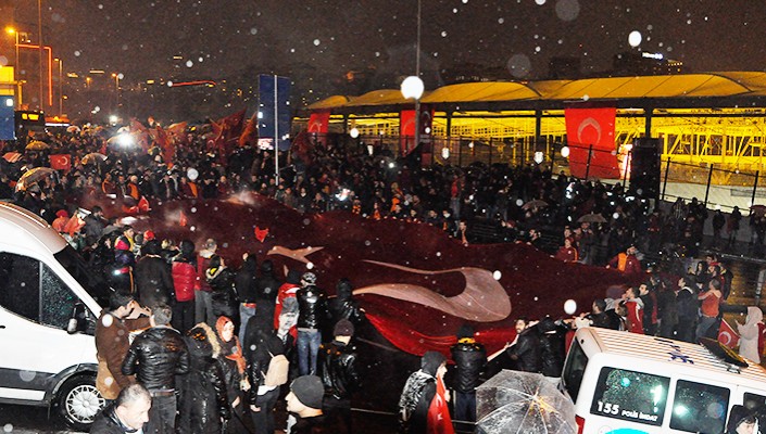 Her Renkten Binlerce Sporsever, Hain Terör Saldırısını Protesto Etti