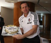 Schuster’in Doğum Günü Kutlandı