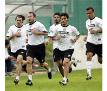 Futbolcularımız Hırs Küpü