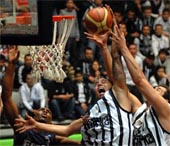 Beşiktaş Cola Turka:72 – Efes Pilsen:64