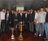 Champion Handballers Visit Beşiktaş President 