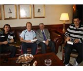 Mustafa Denizli’ye Kitap Jesti