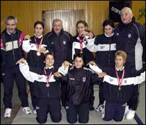Bayan güreşçiler birinci