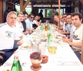 Yöneticilerimizden Basına Yemek