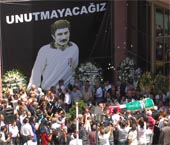 Beyaz Güllerle Uğurladık