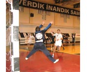 Hentbolda Yenilgisiz Lideriz 