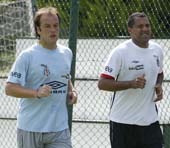 Ailton shows up for training 
