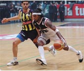 Beşiktaş Cola Turka:68 Fenerbahçe Ülker:82