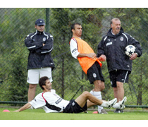 Futbolcularımız Yağmur Altında Çalıştı