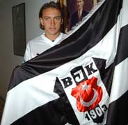 Okan imzaladı
