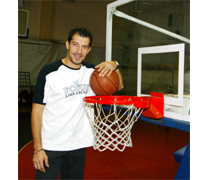 Ufuk Sarıca, Basketbol Öğretiyor