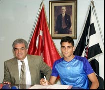 Eser’den 3 yıllık imza